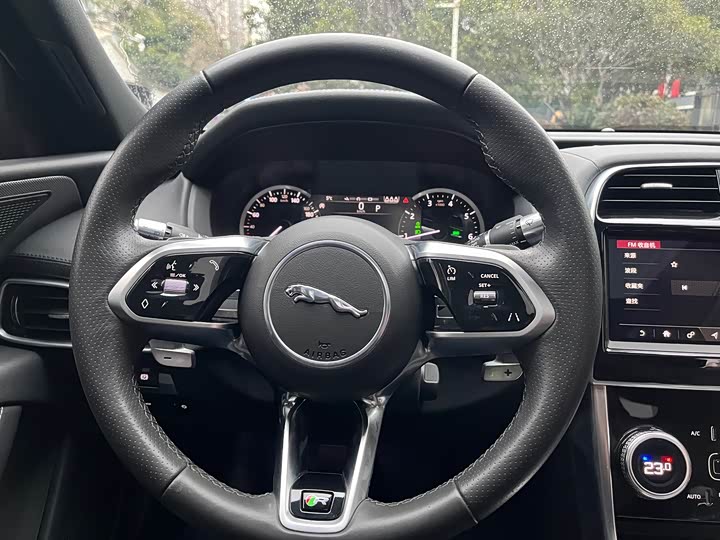 Фото 7 - Jaguar XE L