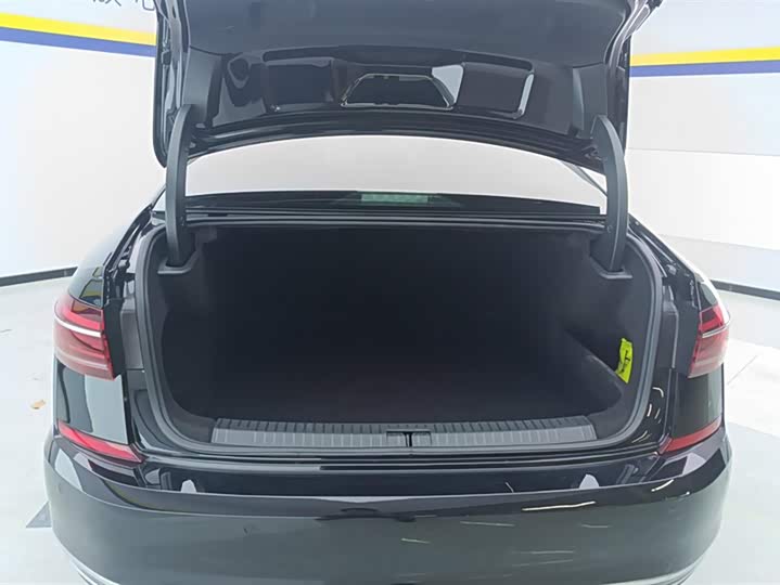 Фото 4 - Volkswagen Passat