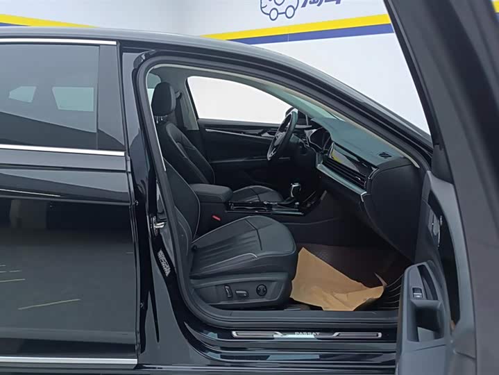 Фото 8 - Volkswagen Passat