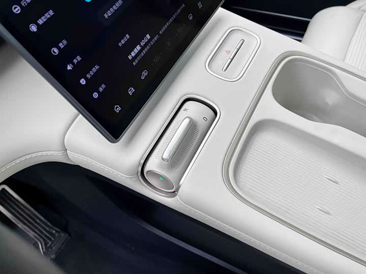 Фото 8 - Nio ES6