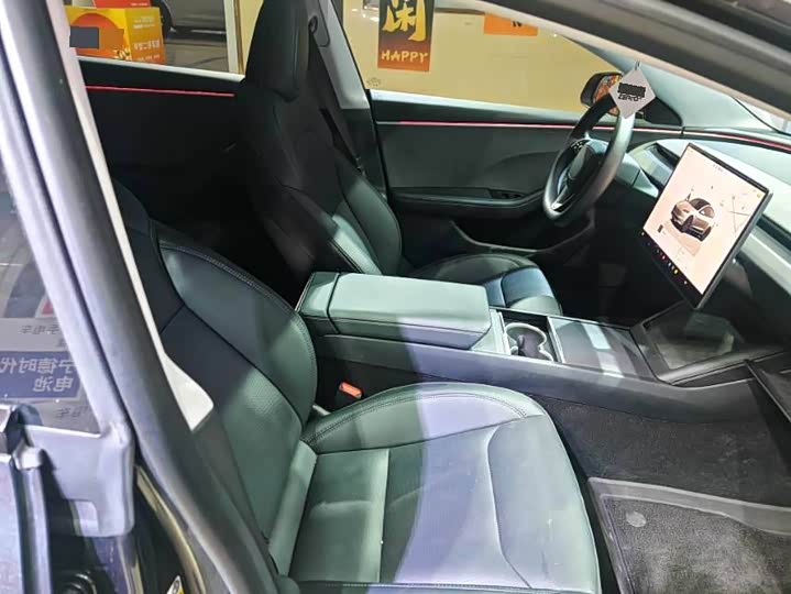 Фото 4 - Tesla Model 3