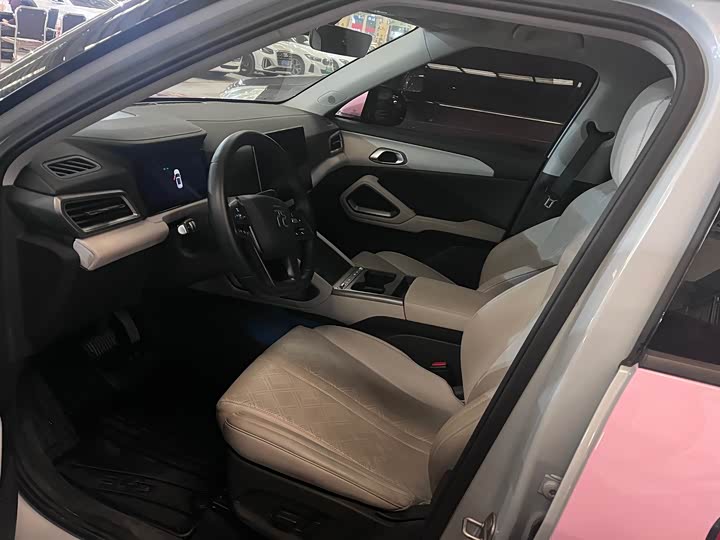 Фото 7 - BYD Yuan Up