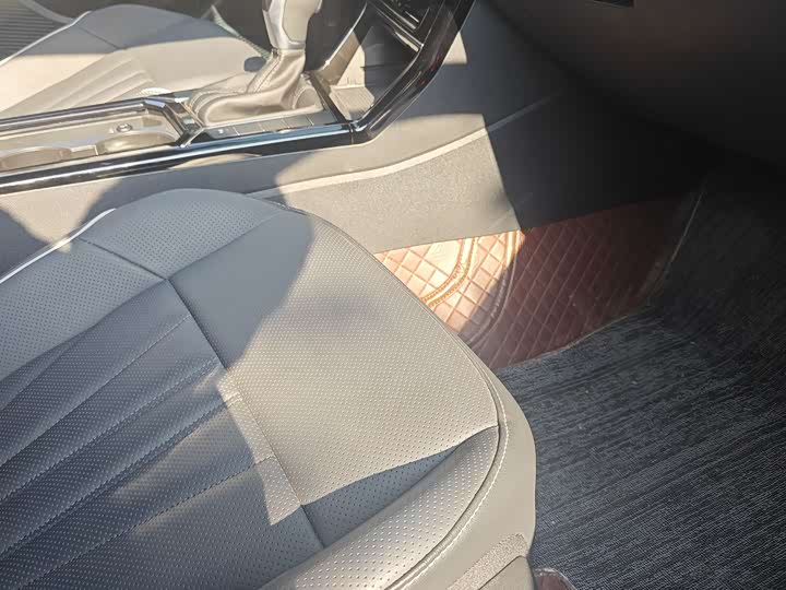 Фото 8 - Volkswagen Passat