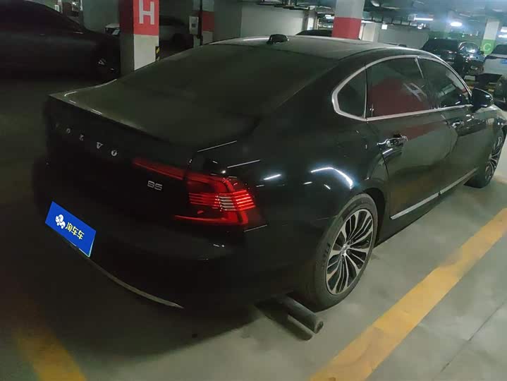 Фото 3 - Volvo S90