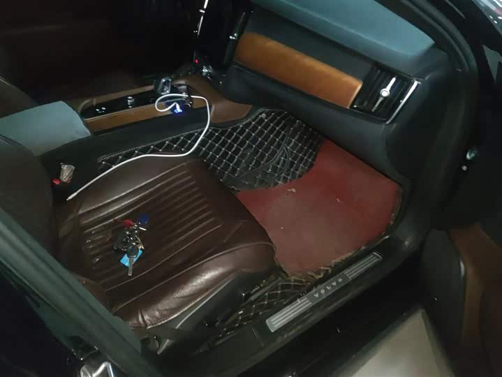 Фото 8 - Volvo S90