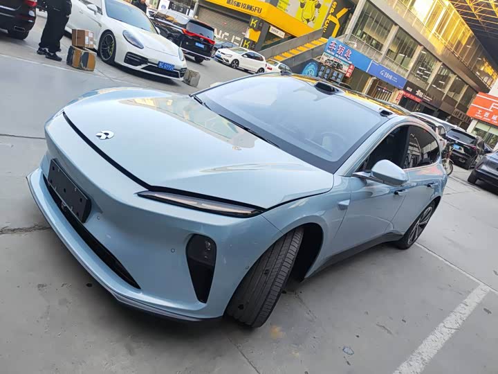 Фото 1 - Nio ET5T