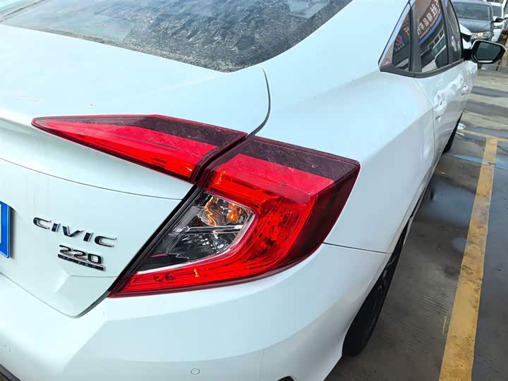 Фото 8 - Honda Civic