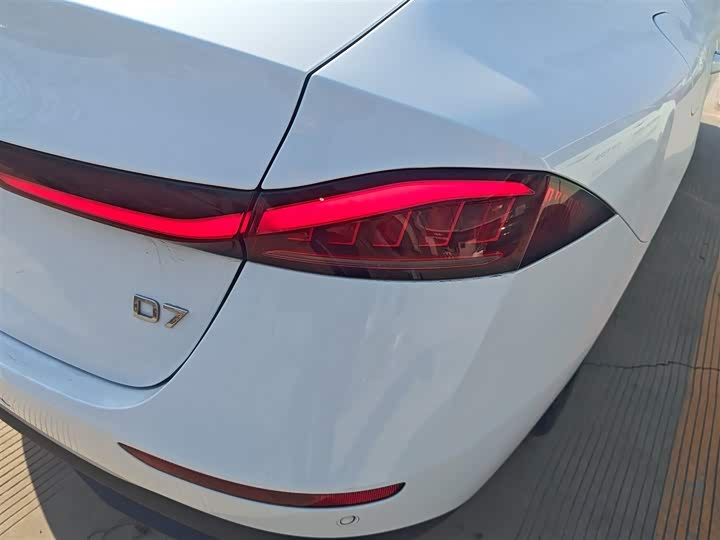 Фото 8 - Roewe D7