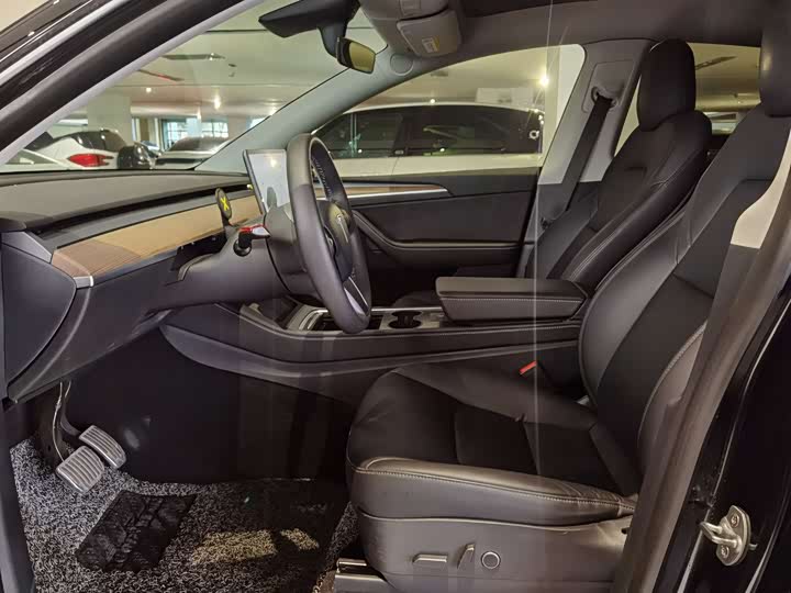 Фото 6 - Tesla Model Y