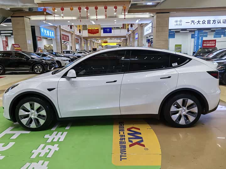 Фото 6 - Tesla Model Y