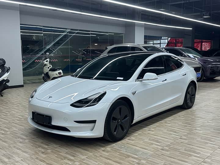 Фото 1 - Tesla Model 3