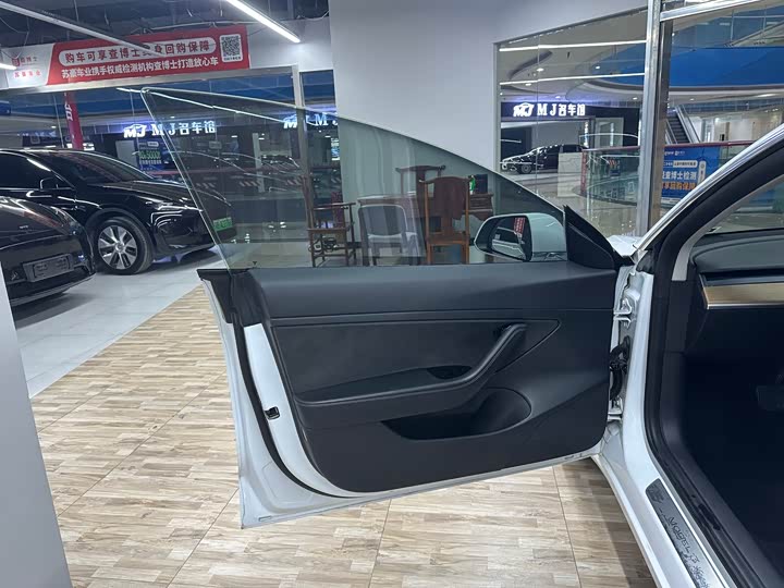 Фото 8 - Tesla Model 3