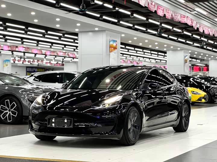 Фото 1 - Tesla Model 3