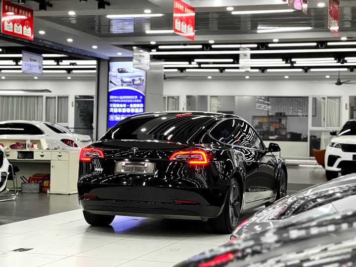 Фото 6 - Tesla Model 3