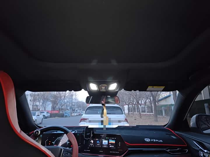 Фото 9 - Changan X5 Plus