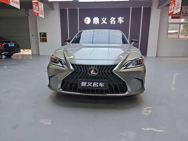 Фото 2 - Lexus ES