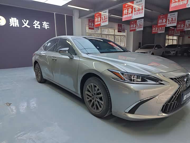 Фото 3 - Lexus ES