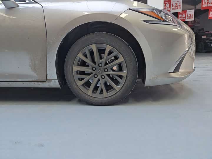 Фото 4 - Lexus ES