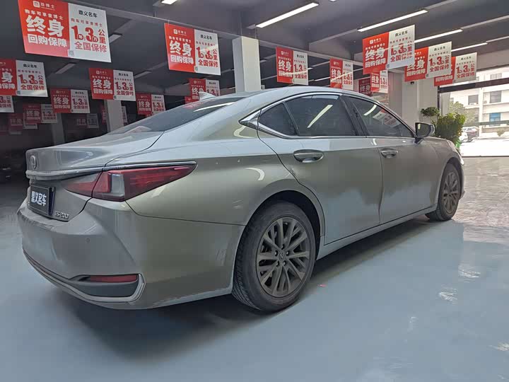 Фото 5 - Lexus ES