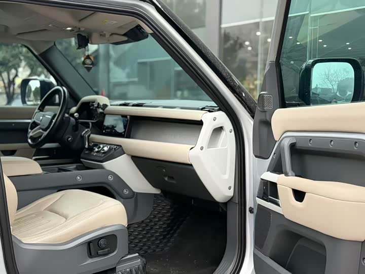 Фото 8 - Land Rover Defender