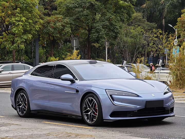 Фото 3 - BYD Yangwang U7