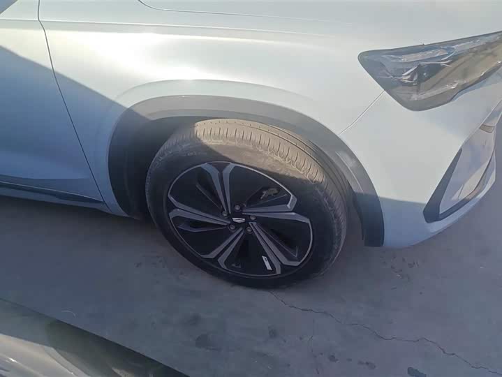 Фото 6 - Geely Monjaro