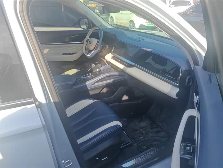 Фото 8 - Geely Monjaro