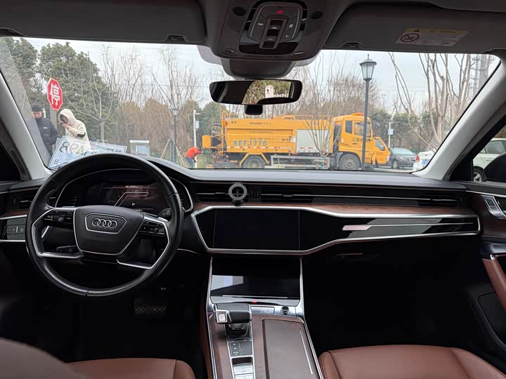 Фото 5 - Audi A6