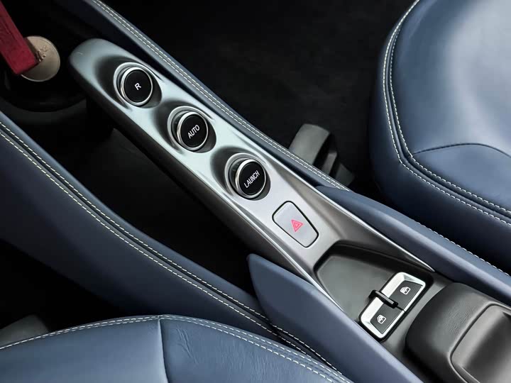 Фото 6 - Ferrari F8