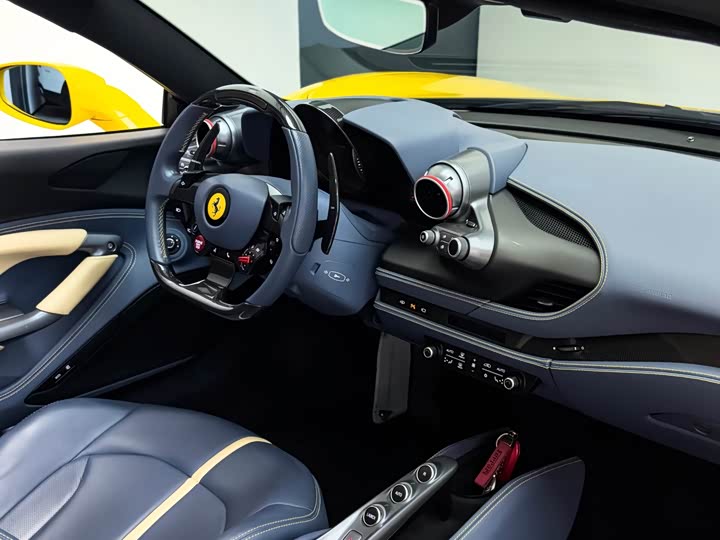 Фото 8 - Ferrari F8