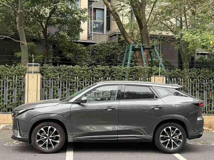 Фото 2 - Changan UNI-Z Hybrid