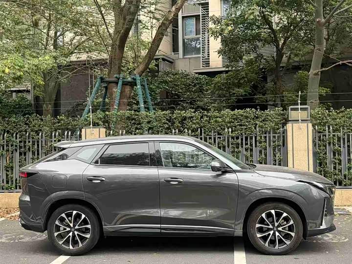 Фото 4 - Changan UNI-Z Hybrid