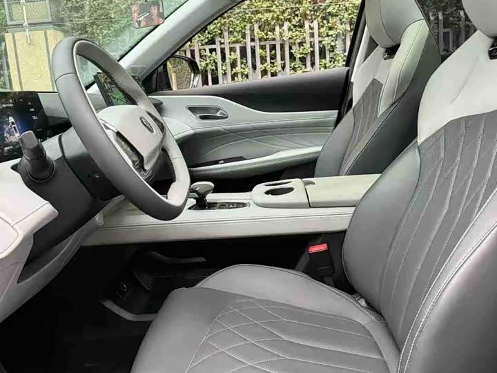 Фото 9 - Changan UNI-Z Hybrid