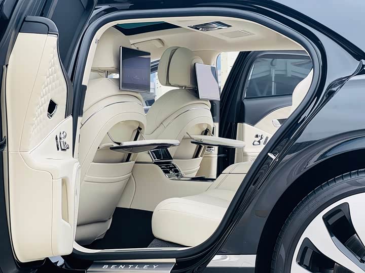 Фото 5 - Bentley Flying Spur