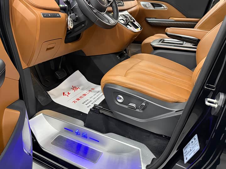 Фото 8 - Hongqi HQ9 Hybrid