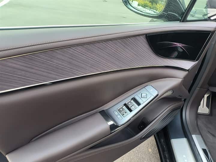 Фото 9 - Denza Z9