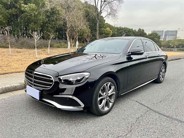 Фото 1 - Mercedes-Benz E-Class