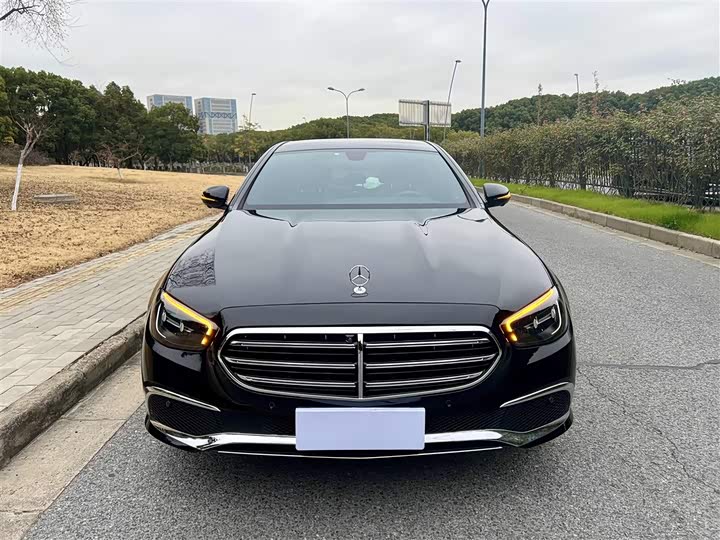 Фото 2 - Mercedes-Benz E-Class