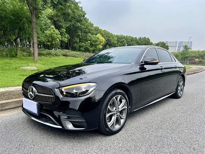 Фото 4 - Mercedes-Benz E-Class