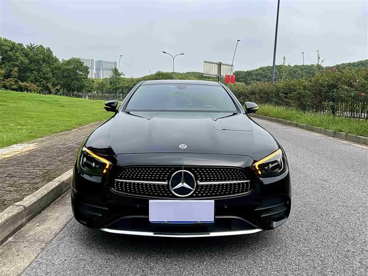 Фото 5 - Mercedes-Benz E-Class