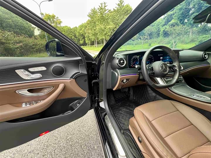 Фото 7 - Mercedes-Benz E-Class