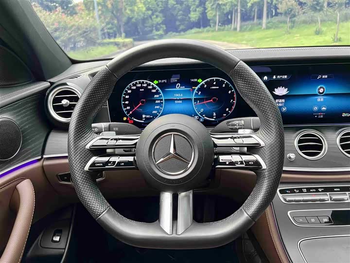 Фото 9 - Mercedes-Benz E-Class