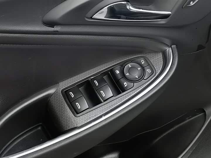 Фото 9 - Chevrolet Malibu XL