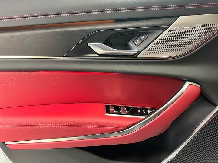 Фото 4 - Jaguar XF L