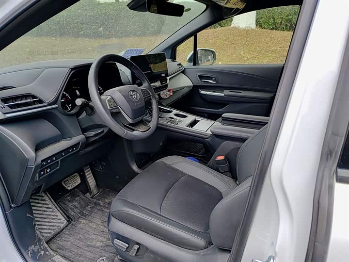 Фото 7 - Toyota Granvia