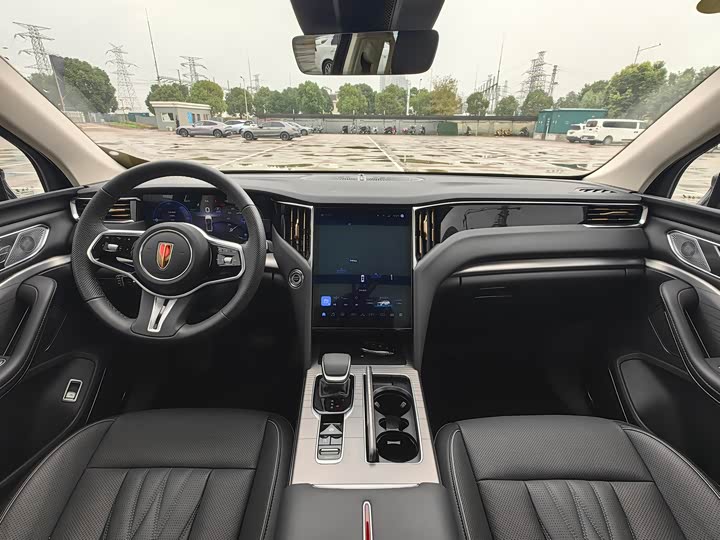 Фото 9 - Hongqi HS7 Hybrid