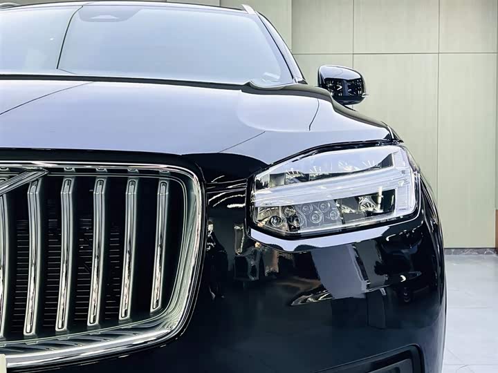 Фото 7 - Volvo XC90