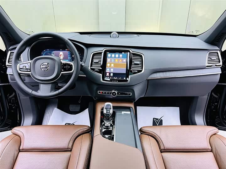 Фото 9 - Volvo XC90