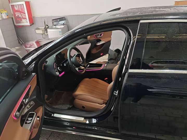 Фото 2 - Mercedes-Benz E-Class