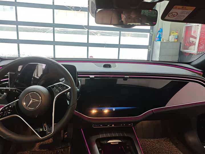 Фото 4 - Mercedes-Benz E-Class